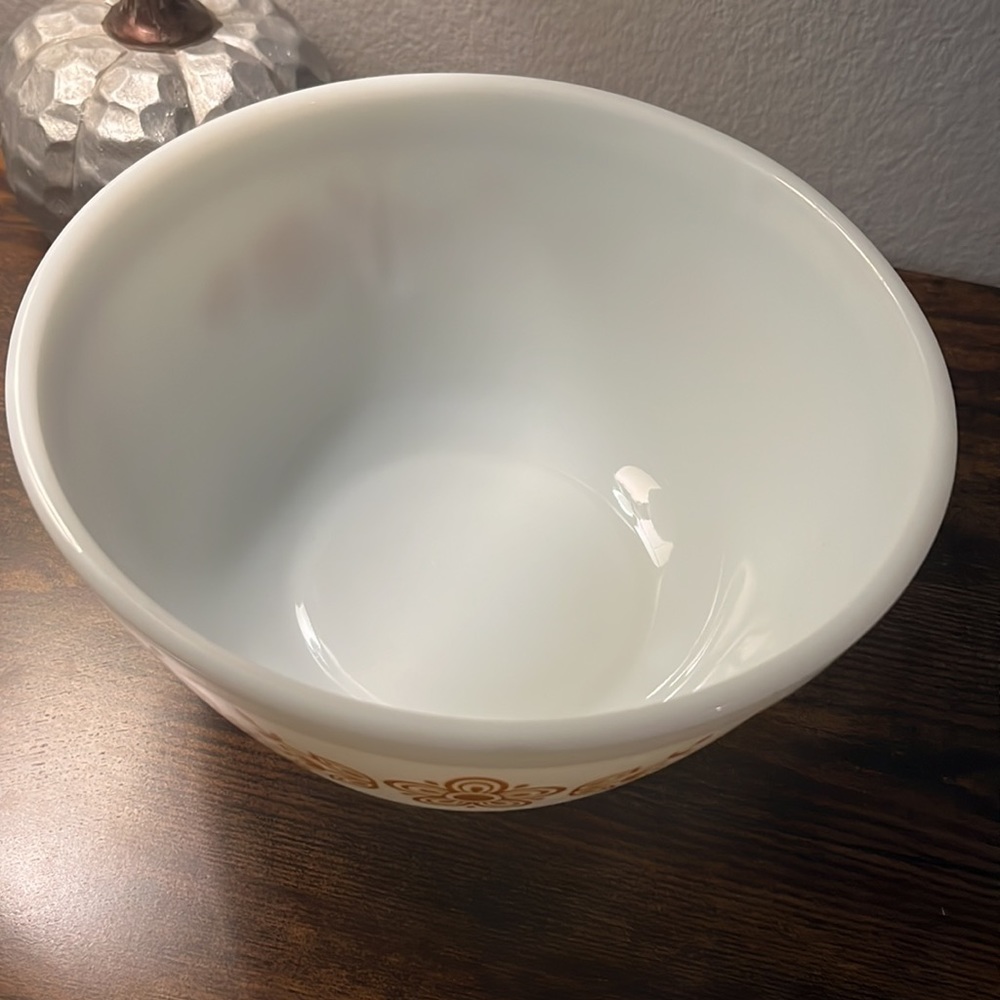 VINTAGE Pyrex 402 Butterfly Gold WHITE 1.5 quart mixing serving bowl USA CORNING - Picture 7 of 9
